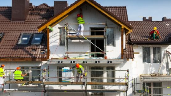 C’est l’histoire d’un couple qui transforme une maison en appartements…