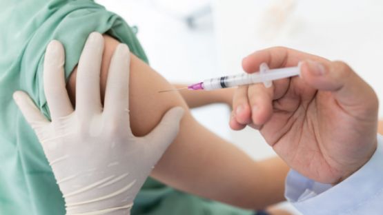 Vaccination par des sages-femmes, des infirmiers ou des pharmaciens : de nouvelles précisions !