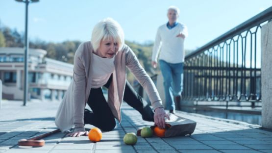 Professionnels de santé : un guide sur la prévention des chutes des seniors