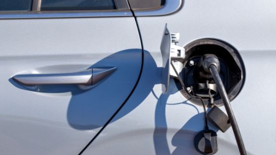 Recharge des véhicules électriques : un crédit d’impôt restrictif ?